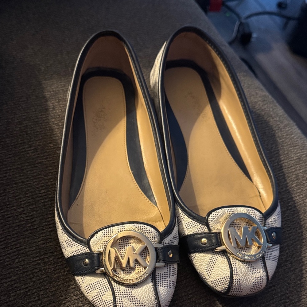 Michael Kors Women's Black and Cream Loafers